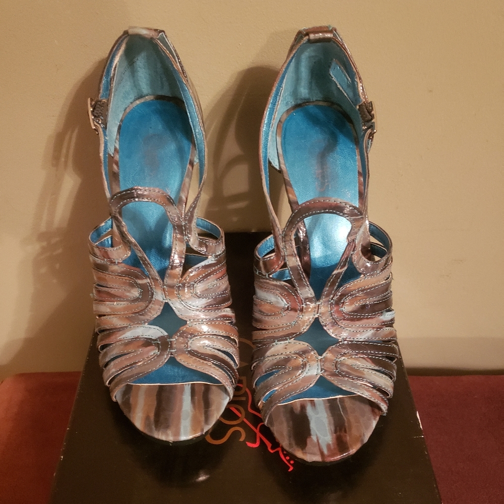 Gorgeous marble design heels